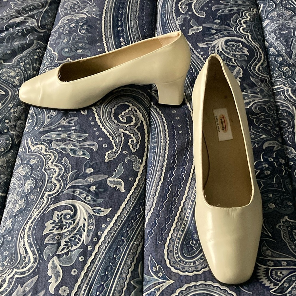 Shoes
 
Great condition, worn once